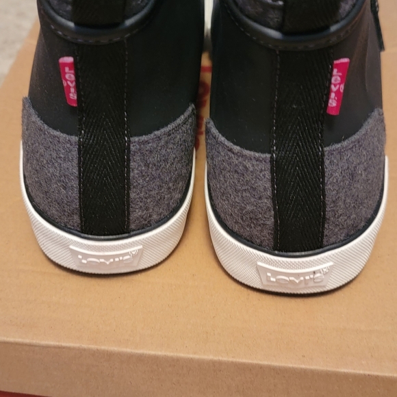 Men's Levi's Shoes - Picture 5 of 12